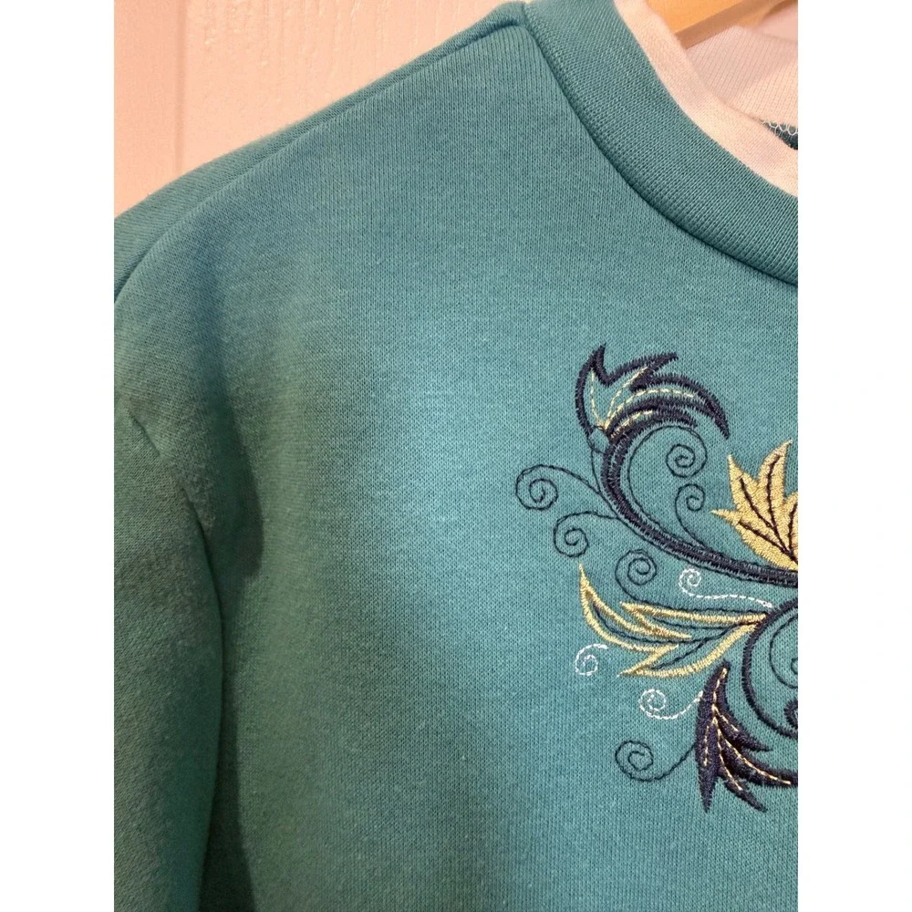Blair Women's Medium Embroidered Floral Sweatshirt Blue Cottagecore Crewneck